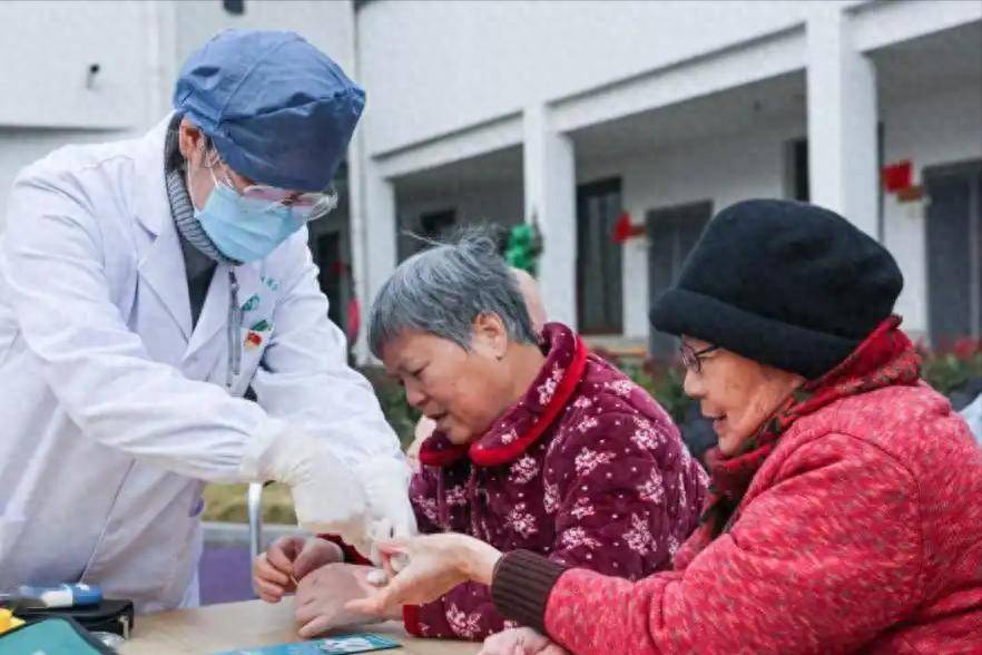 三伏天将至，医生提醒糖尿病患者：天气炎热，要牢记“2做3不做”