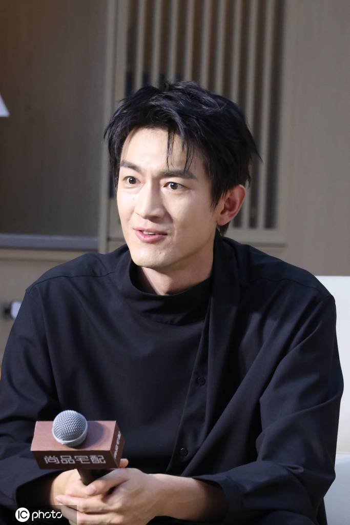 林更新亮相上海尚品宅配发布会活动现场 全黑look低调沉稳