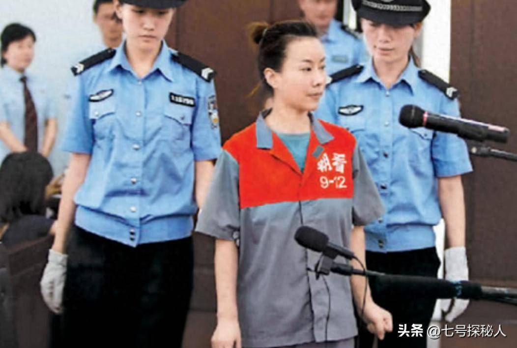 原创            被丈夫满文军送进监狱，囚禁256天的李俐，为何出狱后7年才离婚？