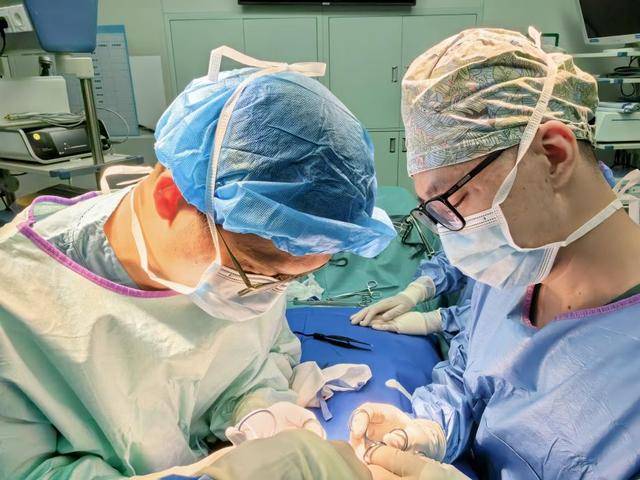 深圳首例！33岁男子患甲状腺晚期癌 医生用“替身”帮他精准筛选靶向药物