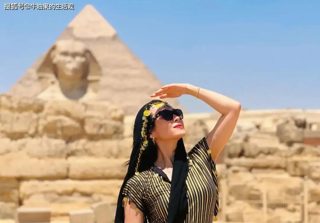 原创            46岁章子怡晒埃及度假照，离婚后状态引热议，与汪峰轮流带娃