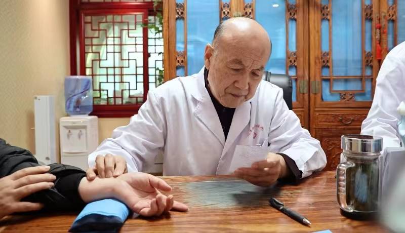 岐黄仁心护蝴蝶，甲状腺专家翟章锁五十载坚守谱写生命平衡