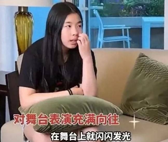 原创            黄奕女儿天真想法曝光，才懂鹿晗背负骂名回国，这选择有多正确！