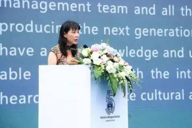 原创            杜建英段年轻时靓照曝光，长发温柔短发干练，望着宗庆后好深情