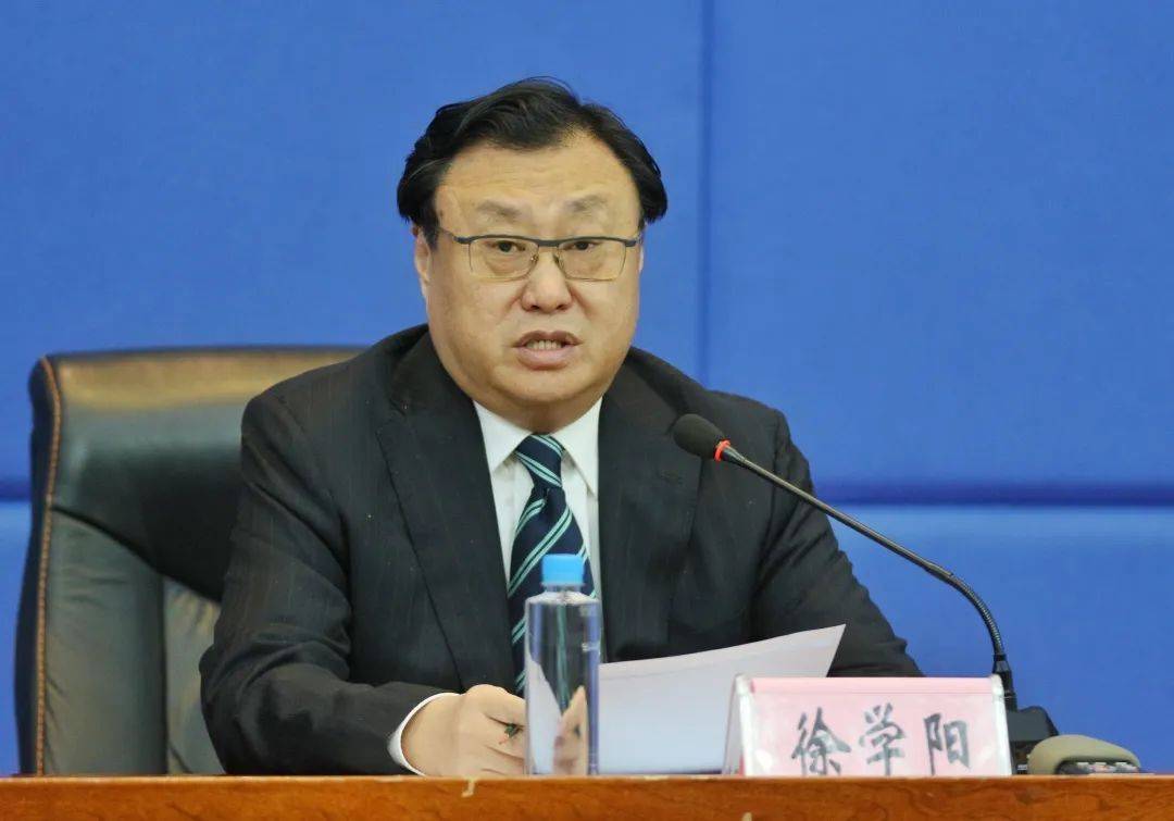 徐学阳，私自携带含有政治性有害内容书籍入境并私自阅看