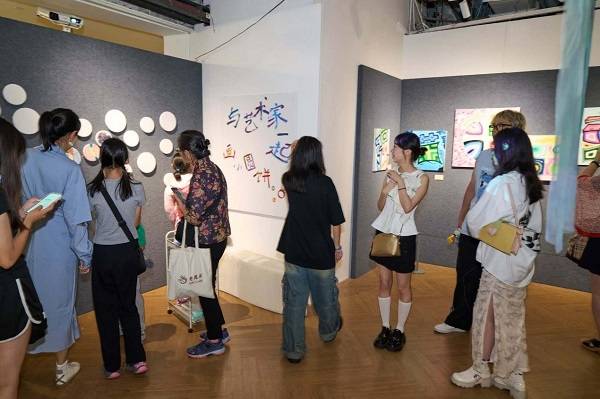 新生代艺术家高海朕个展《印记·天上掉下小圆饼》启幕