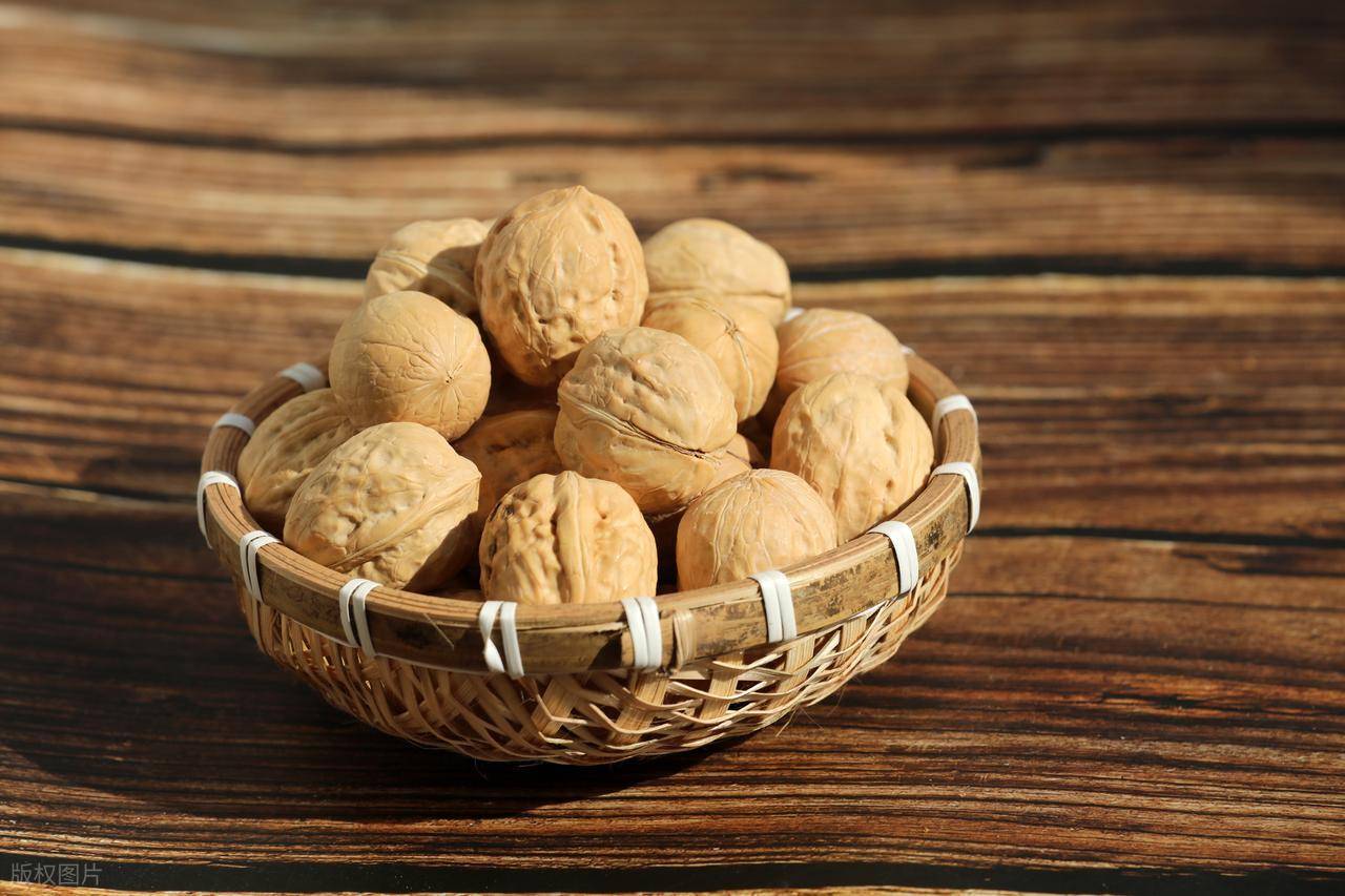 常见的核桃,竟意外成为帕金森患者健脑抗衰的 “关键法宝”!