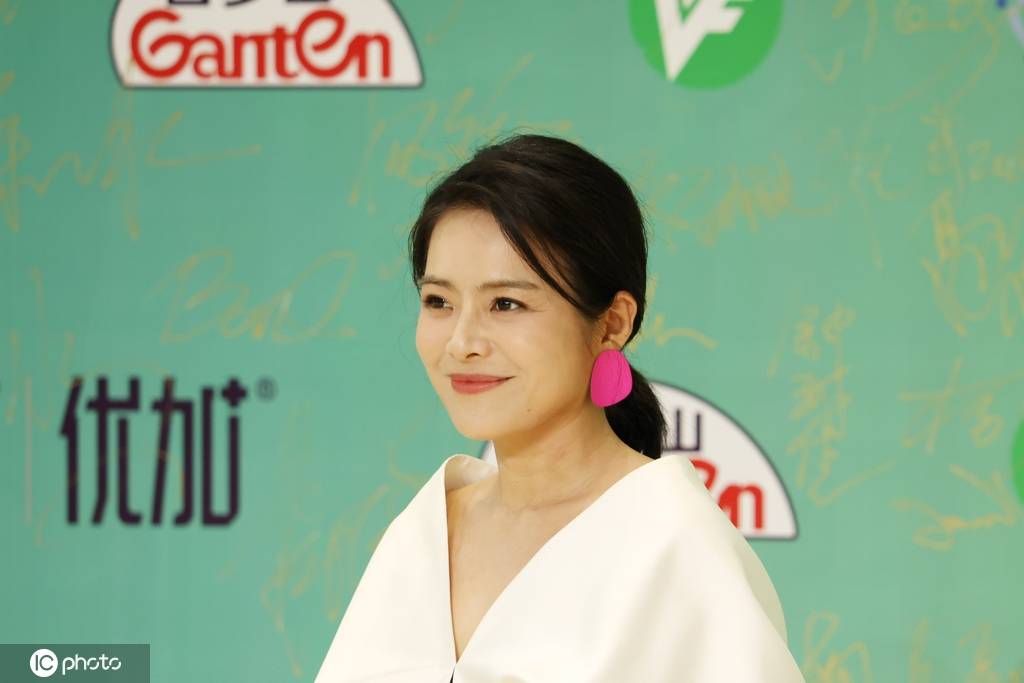 第30届上海电视节白玉兰奖颁奖礼红毯：陈辰