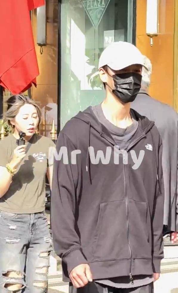 跑男导演认证跑丢4个摄像，李昀锐助理脸上写满“我命苦”，网友纷纷感叹