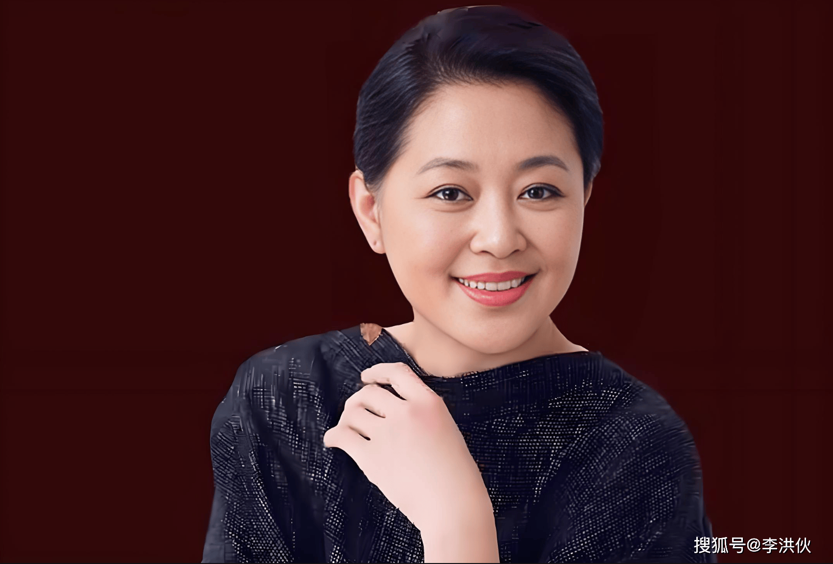 原创            没有整容，倪萍喊冤称下巴太尖是因为瘦了40斤，66岁直面衰老