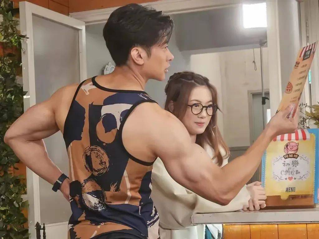 TVB女星突然被调离《爱回家》剧组，否认离巢，剧中造型古怪