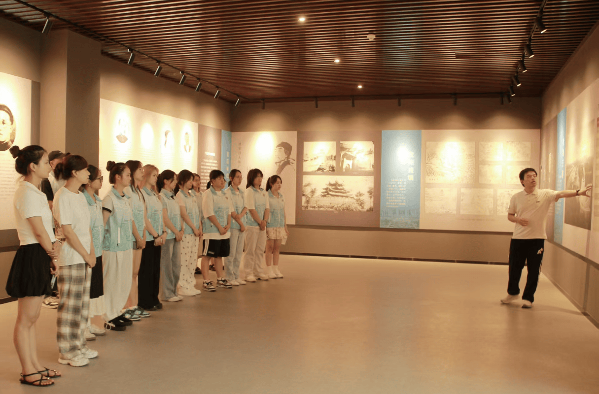 运动医学与康复学院于党史馆中感悟初心与使命