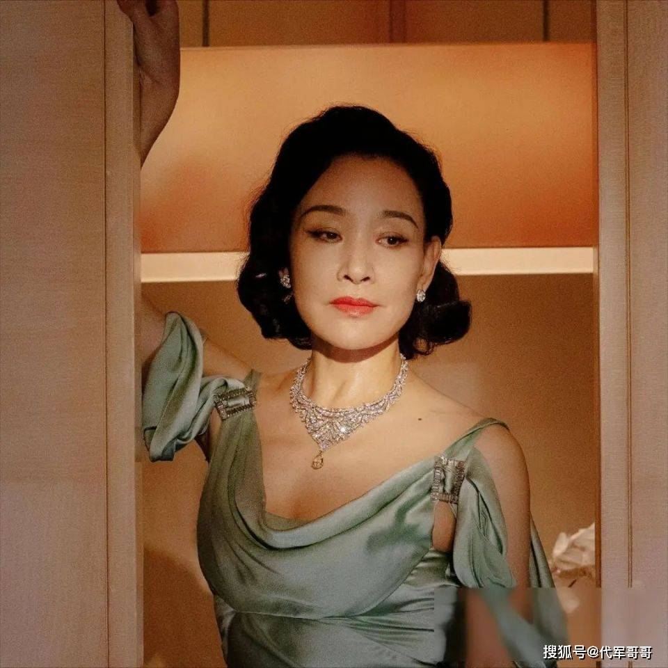 原创            一句话毁掉整场春晚，入美籍后弃养中国双胞胎，她后来怎样了？