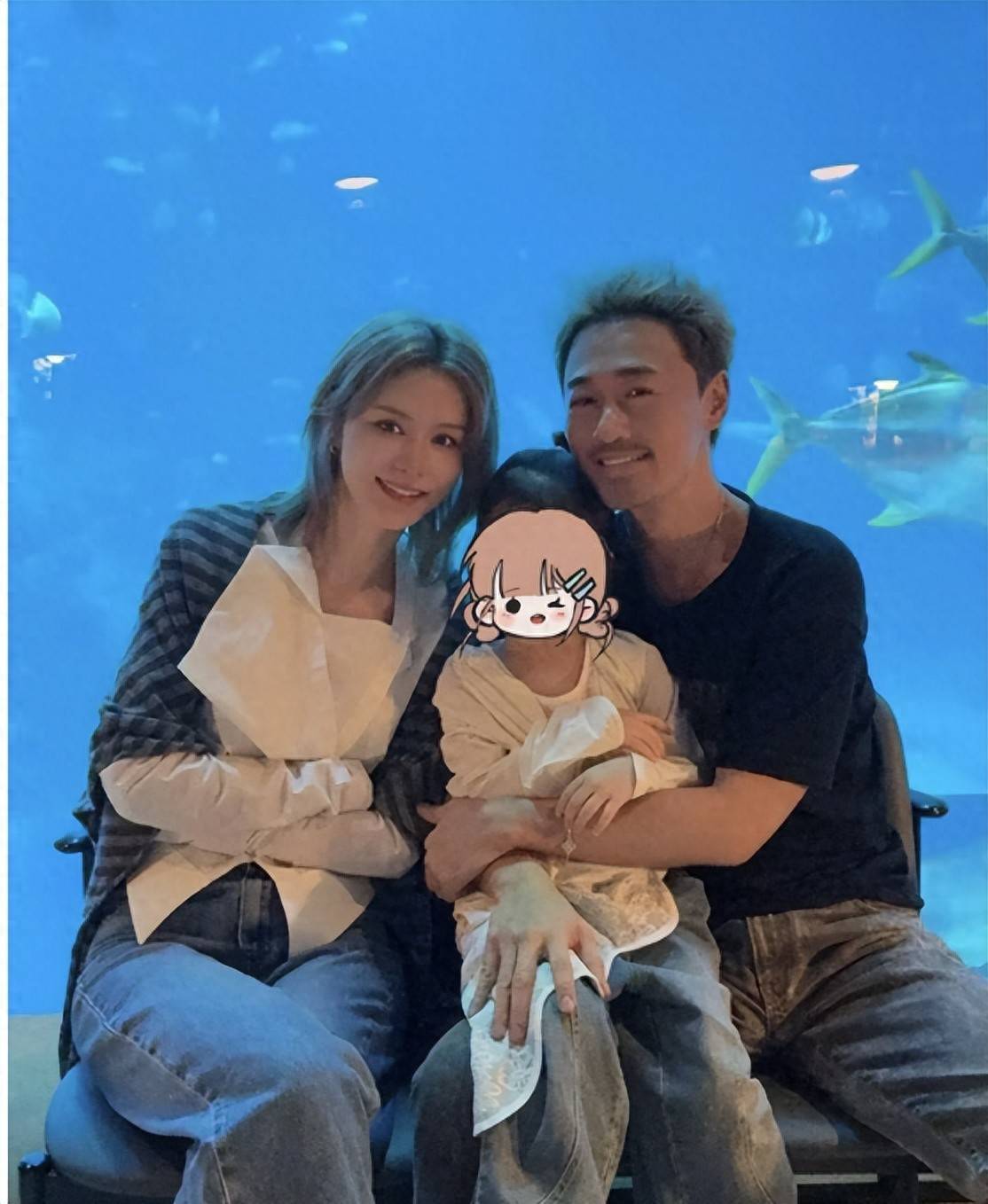 林峯被指精致利己者，佩戴名牌手链超抢眼，反观妻子太寒酸？