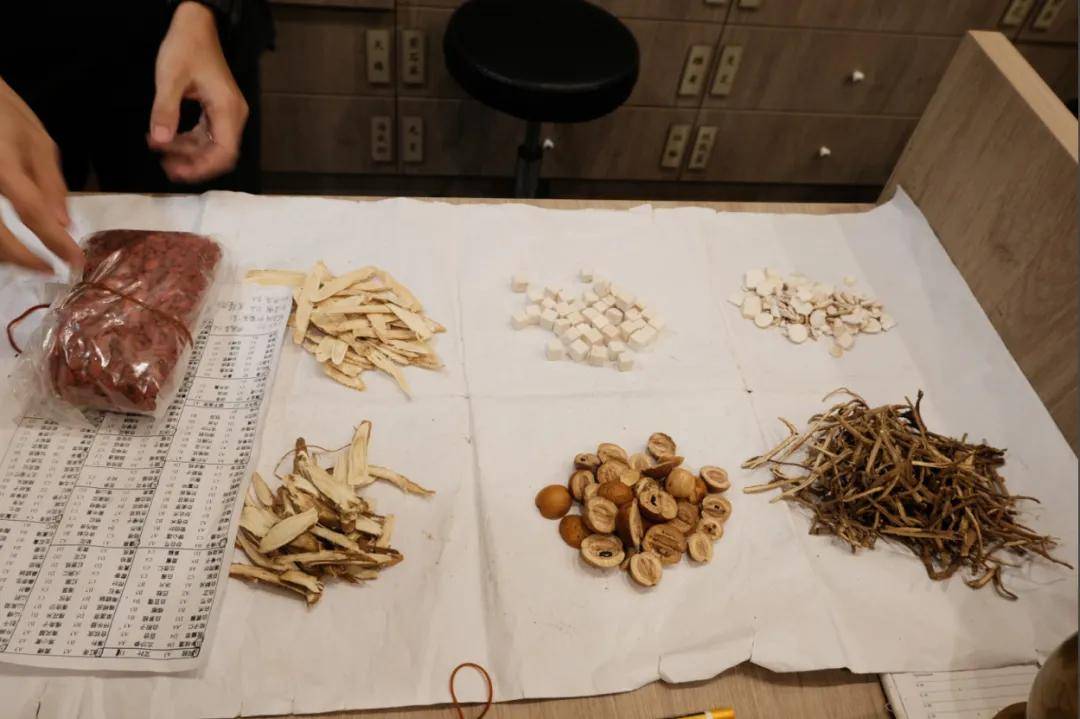 肩周炎吃什么药效果最好？新加坡贡方堂TCM丘保润分享特效经方，散寒止痛！