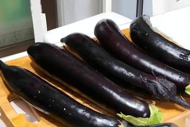 今日小暑还吃茄子？医生苦劝：不想进病房，4种蔬菜吃前要慎重