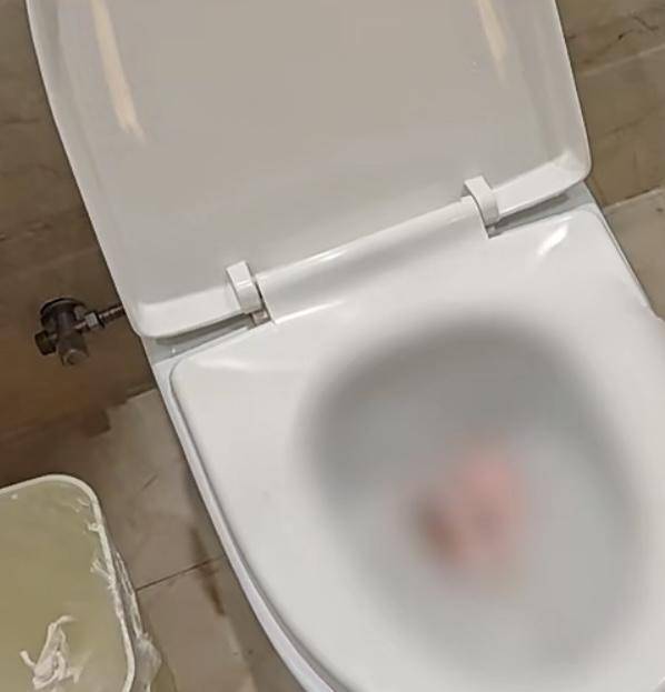 上海一维也纳酒店被曝浴巾里掉出情趣用品！门店称不清楚来源