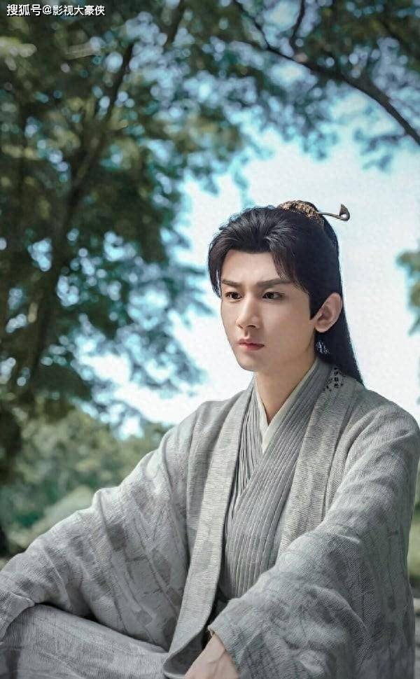 原创            大器晚成男主不同命！刘宇宁熬11年火，刘学义7年，他爆红又熄火