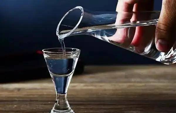 每天半斤白酒对身体的危害有多大？