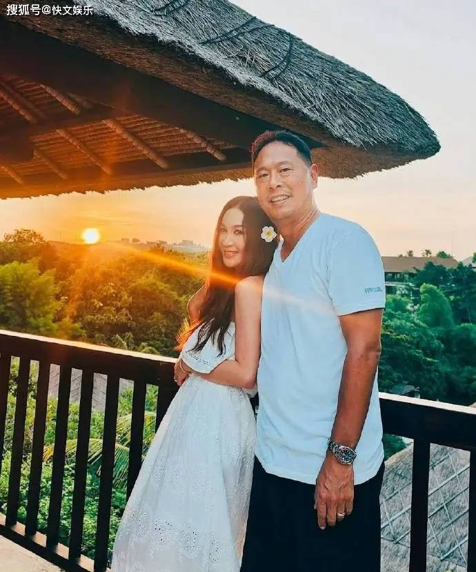 原创            温碧霞不认是三级片女星！揭露自己不生娃的原因，梦想与挑战并存