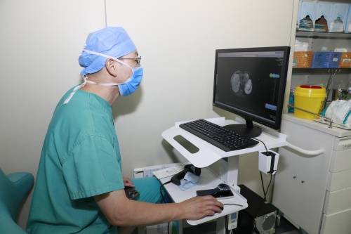 北京大学首钢医院完成首例单孔机器人复杂肝癌精准切除