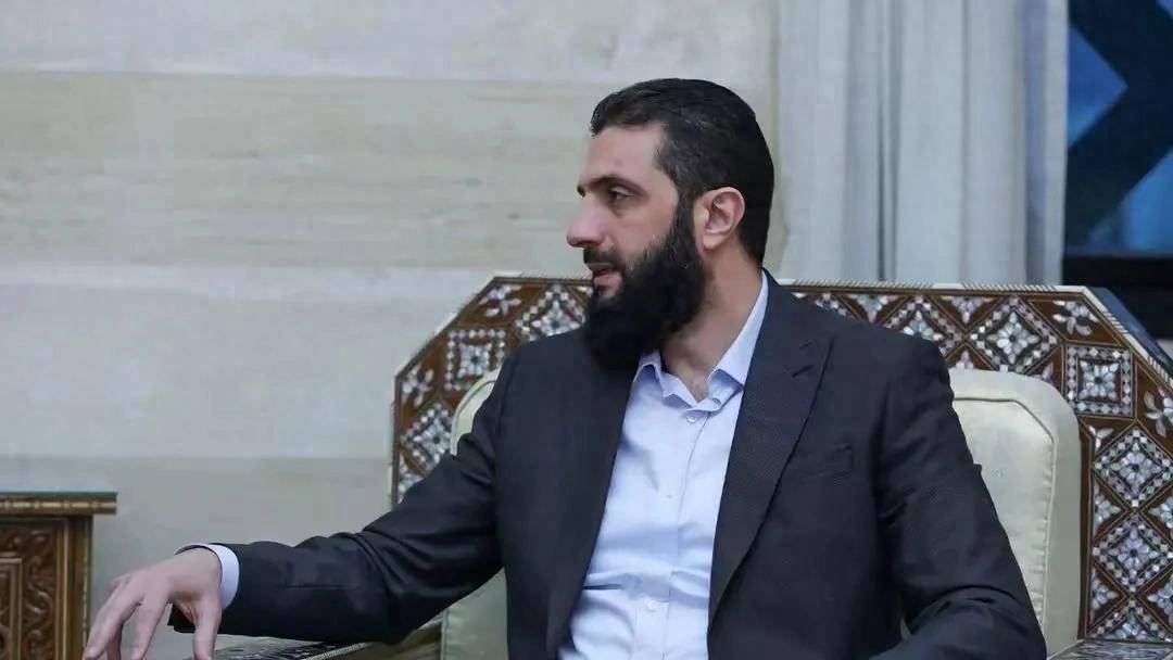 原创            炸机场、炸基地、炸港口，朱拉尼获神秘外援，以色列措手不及，美国紧急叫停战火