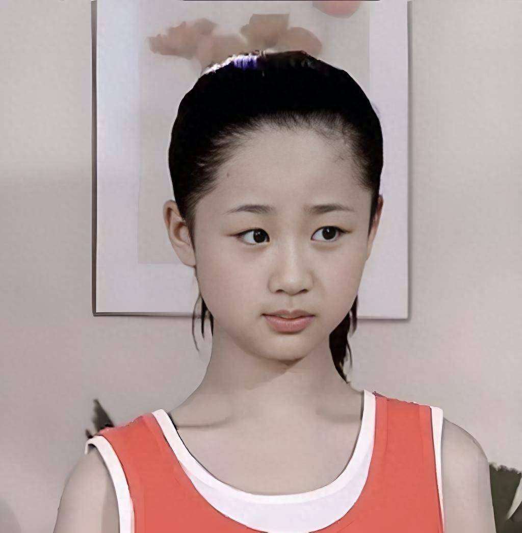 原创            杨紫又翻车了，私下路透照片脸部僵硬垮脸老态，网友直呼撞脸蔡明