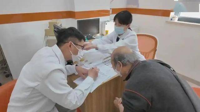 48岁重庆男子确诊艾滋病，悲伤流泪坦言：早有异常，当时没重视！