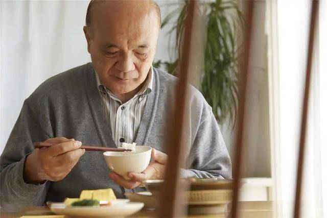 “嘌呤之王”被揪出！医生再三劝告：不想痛风，少吃这4种食物！