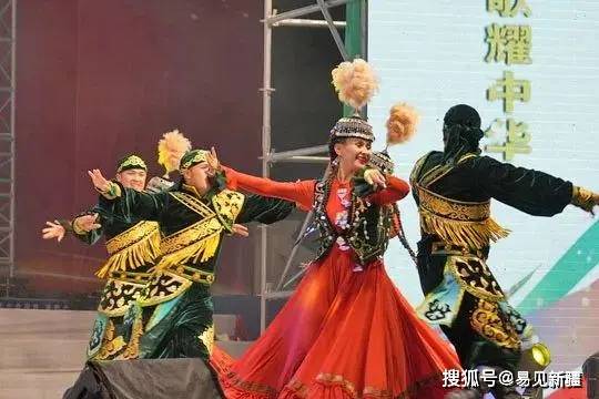 “打起手鼓唱起歌”优秀民间艺术巡演来到哈密