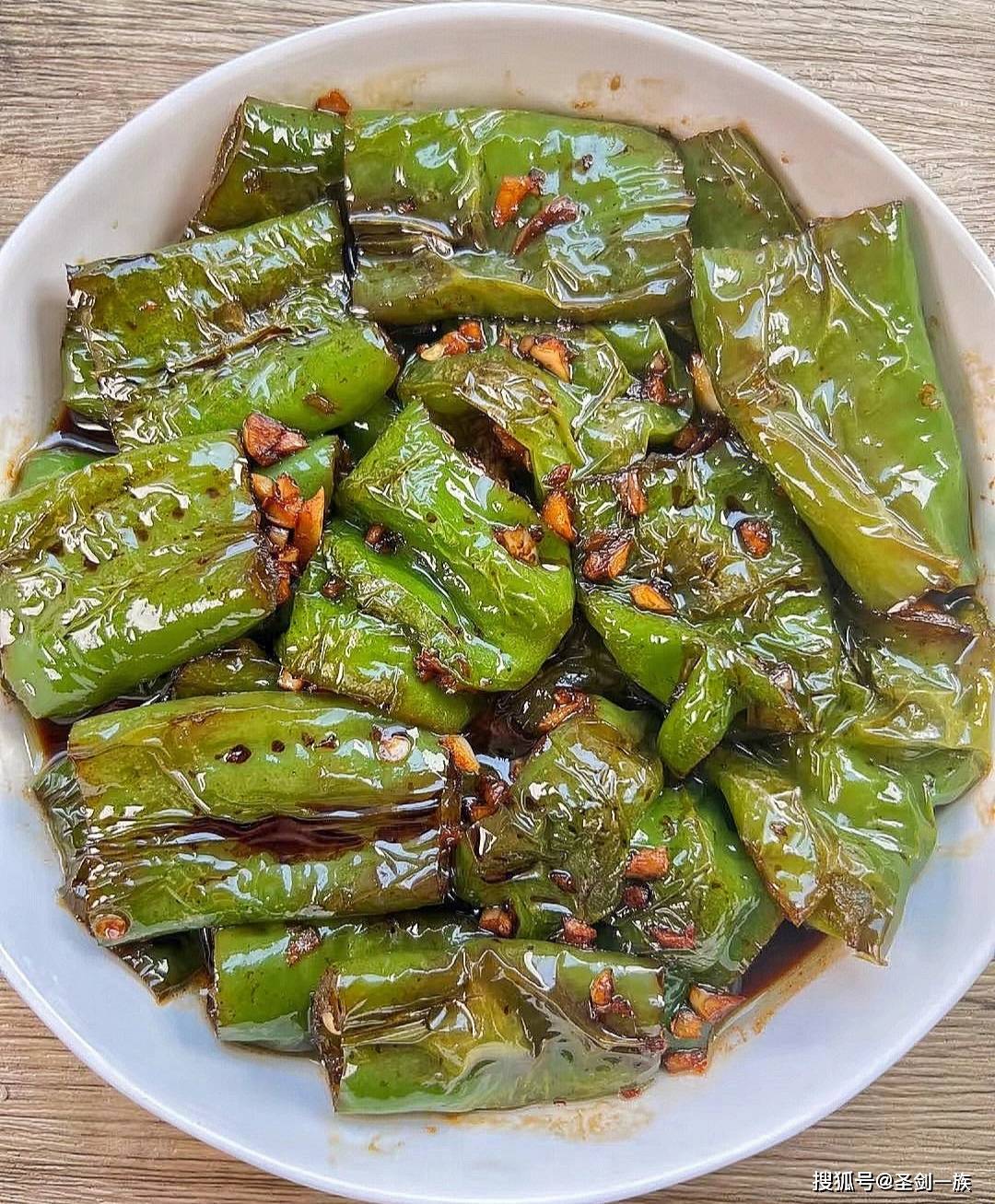 三伏天，建议大家：少吃牛羊肉，多吃这8样，温中益气平安度夏！