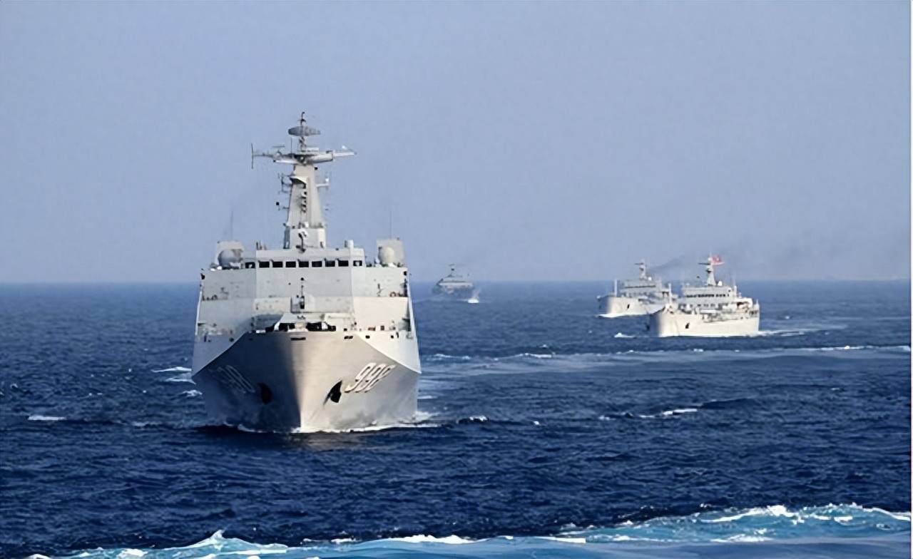 真正的自由航行！中国海军现身夏威夷！解放军直扑美国老巢，美航母心虚紧急后撤