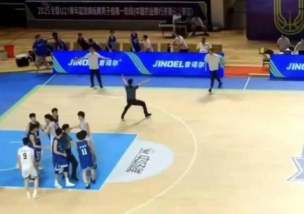 什么情况？全国U21青年篮球锦标赛爆发大规模冲突，20余人参与互殴！