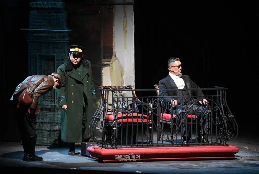 血色记忆永不灭 艺术传奇耀新章丨《夜幕下的哈尔滨》的“前世今生”