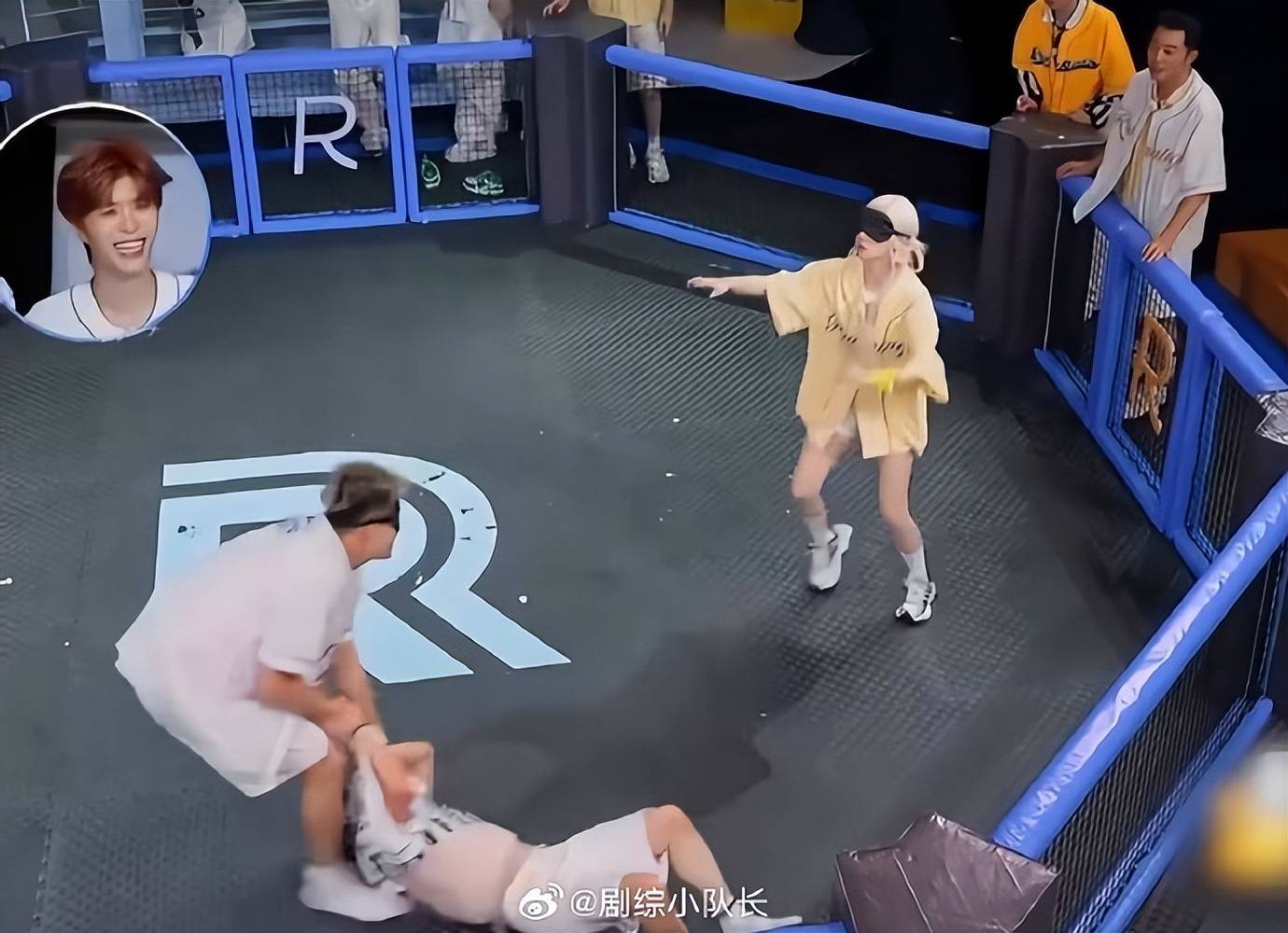 原创            郭艾伦撕周深力量悬殊太大，网友：像是揉面团