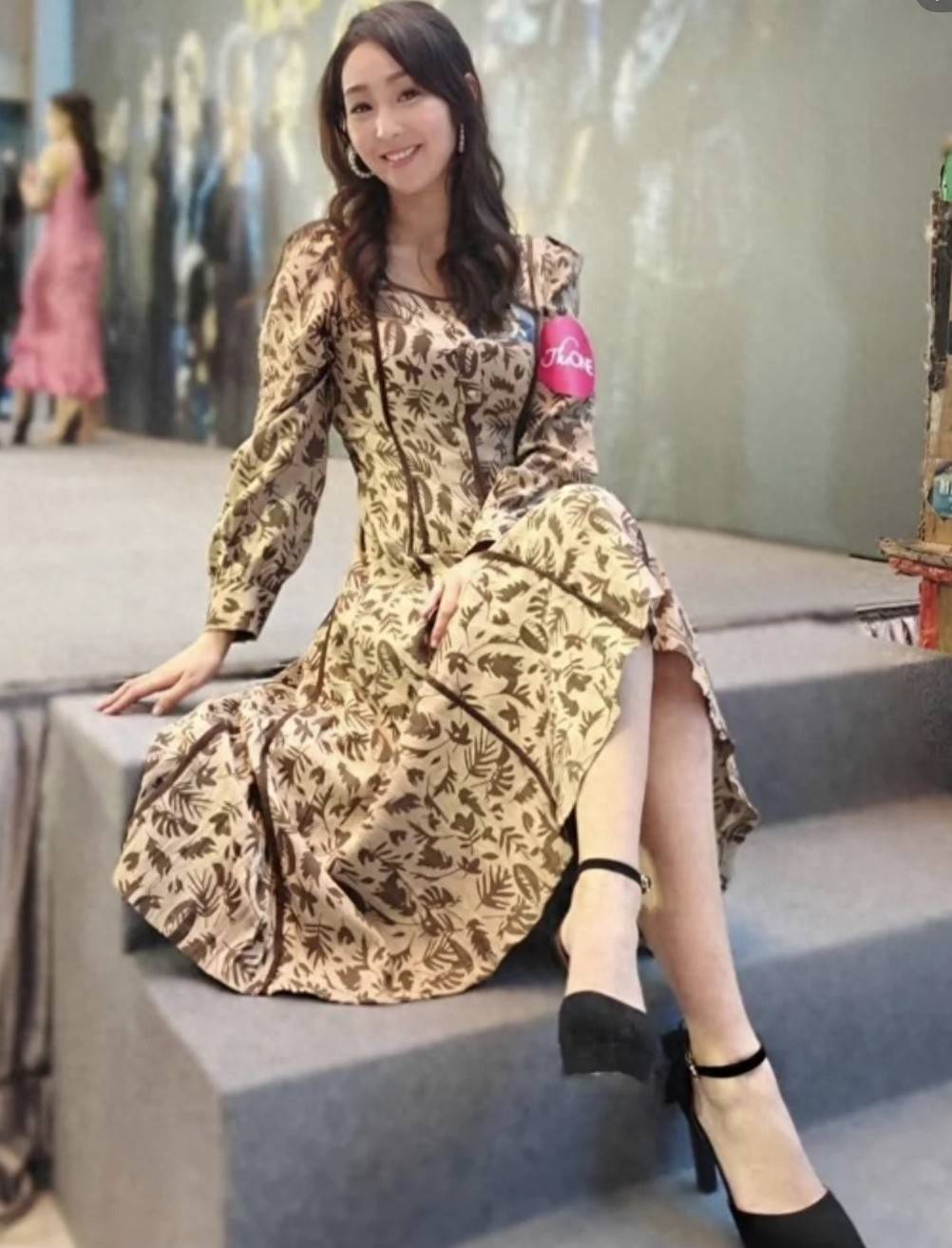 敬业！TVB前小花十号风球下仍坚持户外直播带货，新婚不久闹婚变