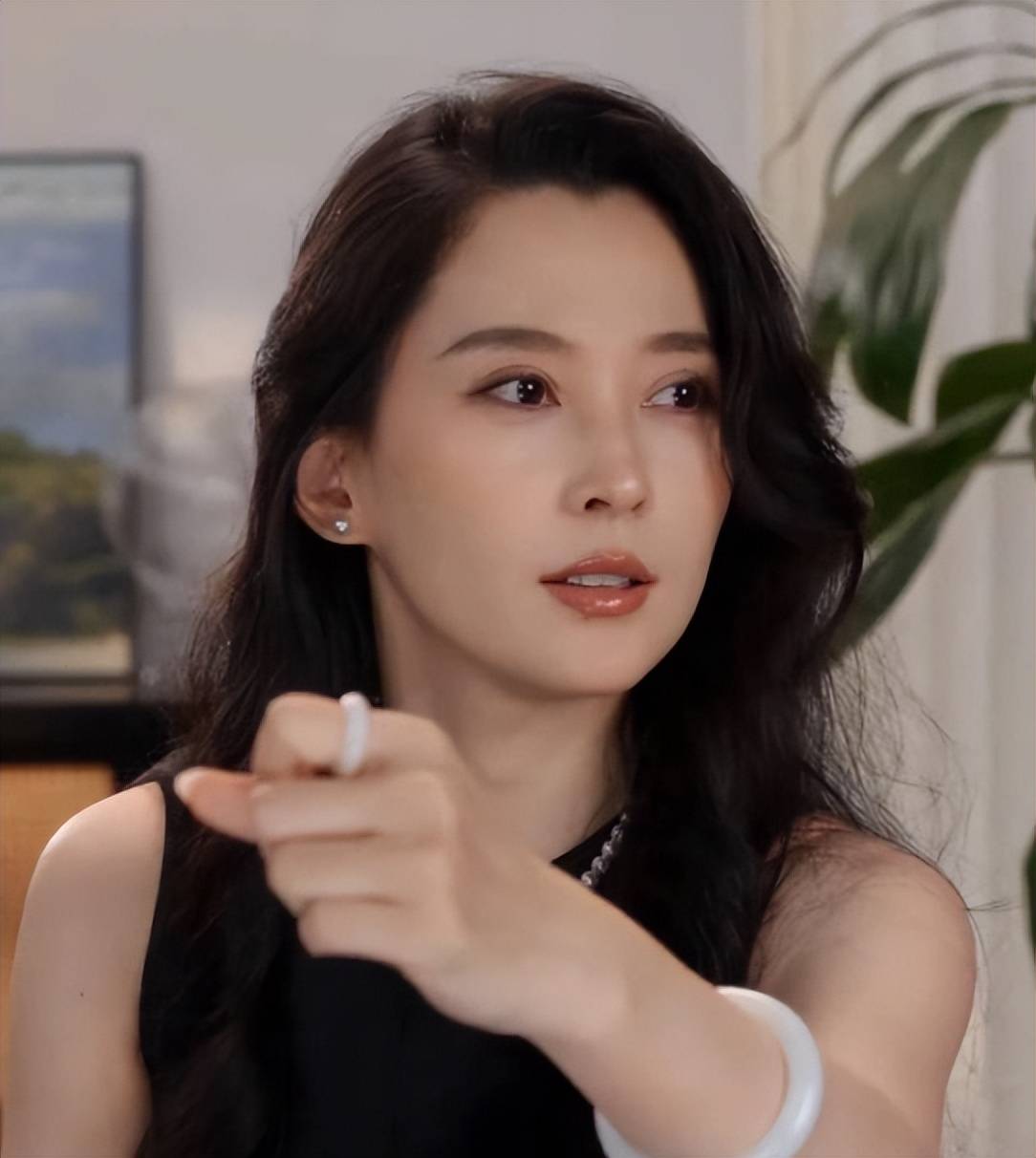 原创            离婚不到2年，汪峰的举动，让森林北、章子怡都感到“沉默”！