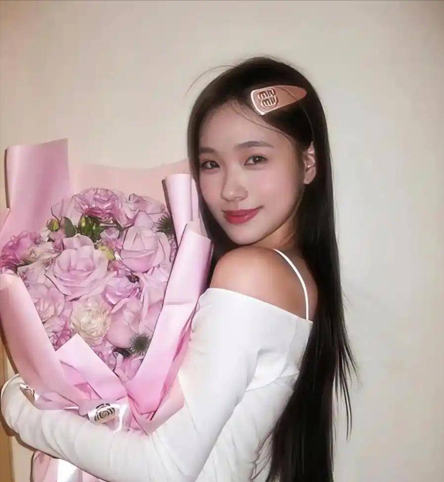 原创            小S力推二女儿画展，作品疑似抄袭，网友纷纷质疑