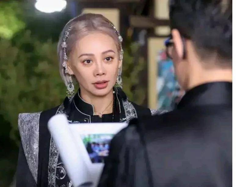 原创            五十公里桃花坞汪峰宁静牵手引热议，宁静直言：我不喜欢他，背后真相揭秘