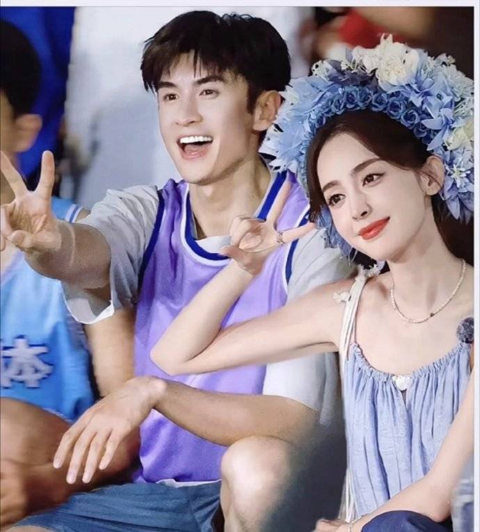 原创            娜扎张云龙互动登上热搜，各个平台嗑龙扎CP，是爱情还是友谊？