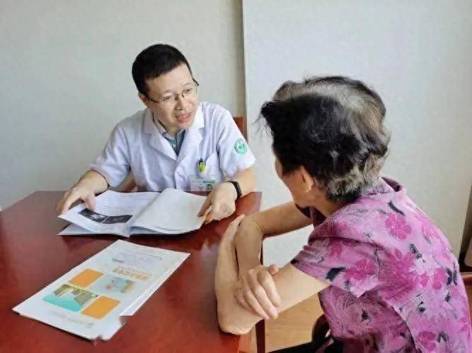 高血压要少吃西瓜，越吃血管越脆？医生：吃水果关键要注意这3点