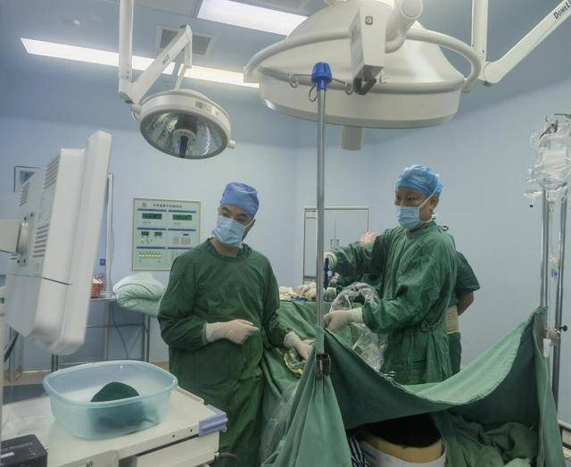 “脊”限突破者——记湘南学院附属医院脊柱外科主任王炯