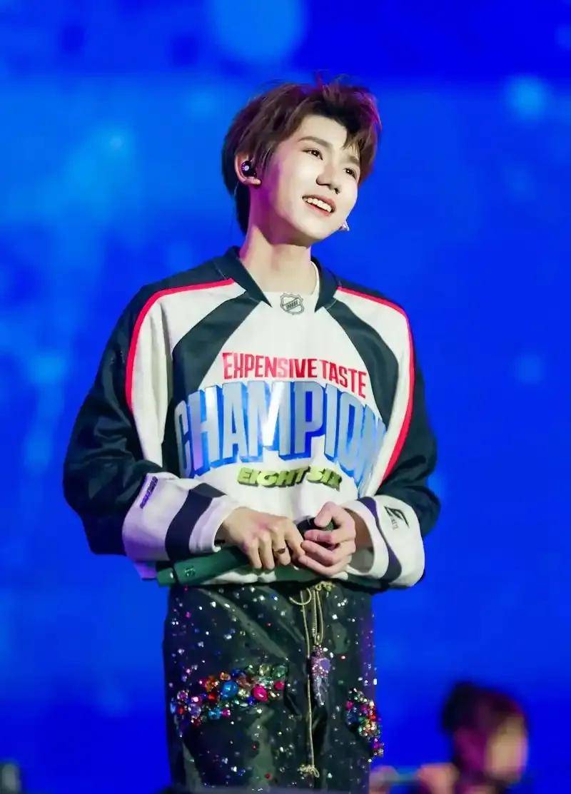 原创            三小只差距拉大？王源的路为啥越走越迷？