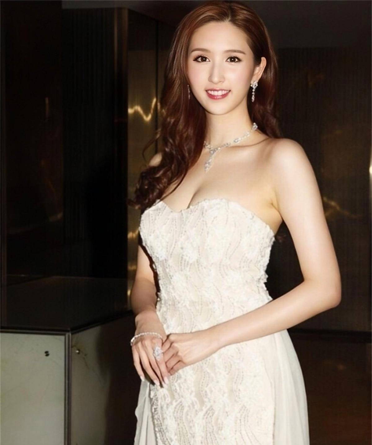 原创            “宅男女神”何傲儿，委身于大51岁富豪，债务还清潇洒离去