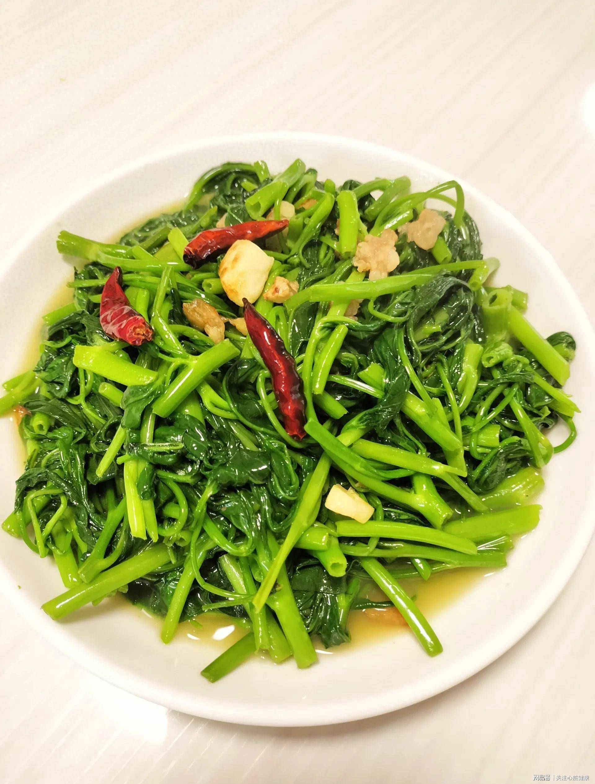 原创            医生：高血压餐桌上常备一份绿叶菜，坚持3个月或收获3大血管益处