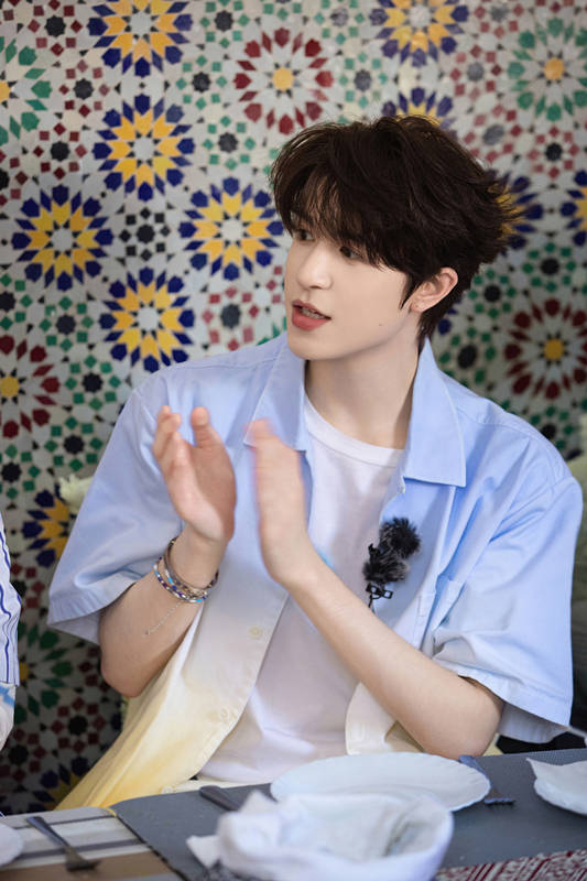 原创            《中餐厅》太逗了，一顿打工猛如虎，赚了俩要饭的碗是真辛苦