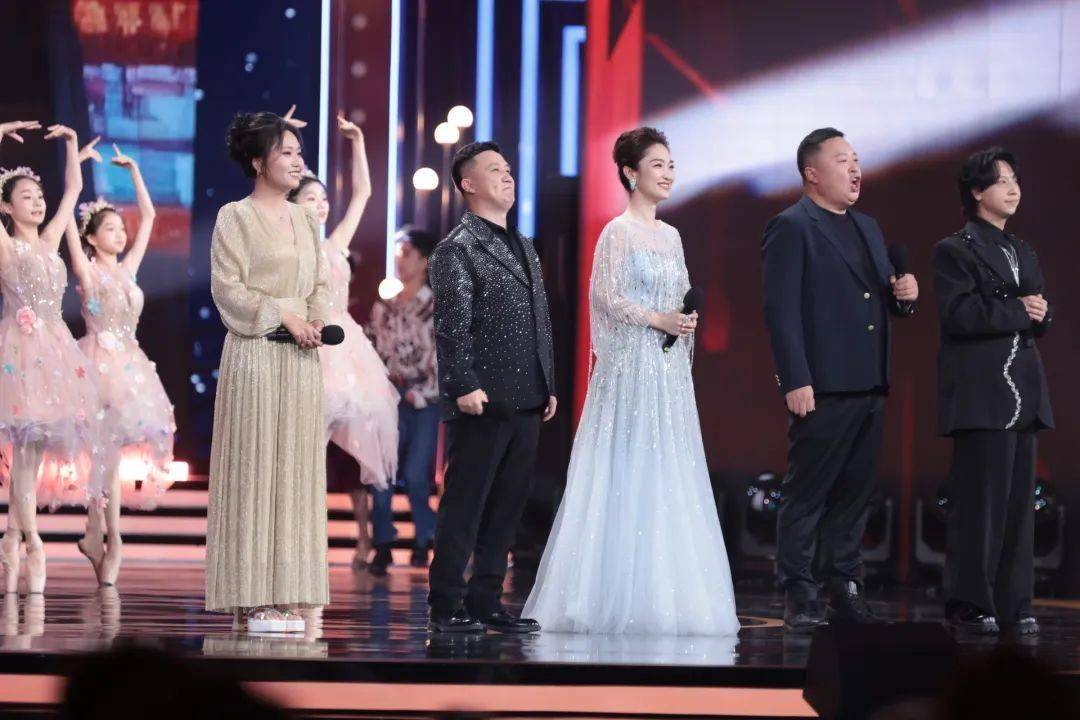 第二届中国（沈阳）喜剧电影周闭幕 冯巩姜文姚晨等影人齐聚见证高光时刻