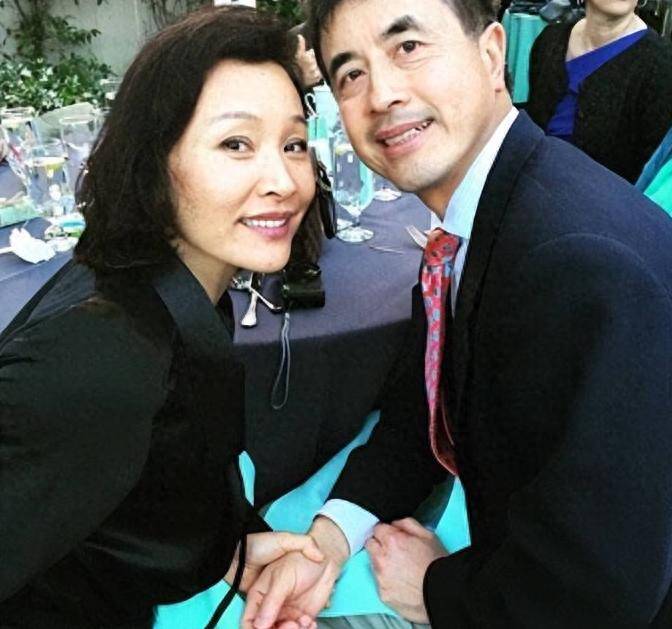 原创            一人毁掉央视春晚！入美籍后却弃养中国双胞胎的她，后来怎么样了