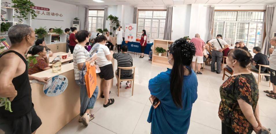 武汉普瑞眼科联合汉阳社区开展眼健康科普检查活动 传递健康关怀