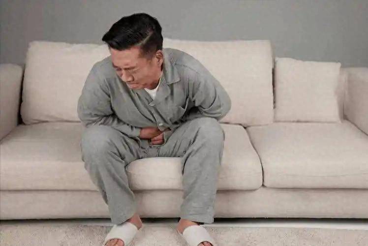 消化内科医生提醒：慢性胃炎若有3种表现，警惕病情加重，早就医